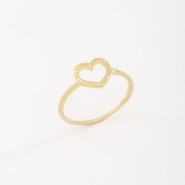 ANEL COM DESIGN DE CORAÇÃO VAZADO