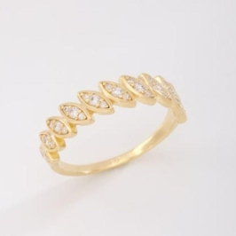 ANEL COM DETALHES EM FORMATO NAVETE EM ZIRCÔNIA