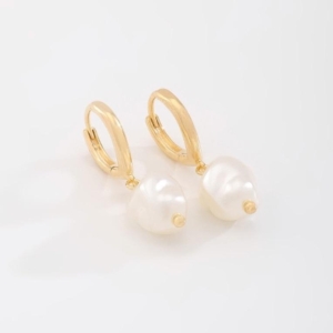 ARGOLINHA COM PÉROLA EM FORMATO ORGÂNICO