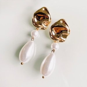 BRINCO BASE ORGÂNICA E PINGENTE PÉROLA