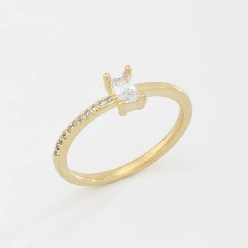 ANEL PEDRA RETANGULAR E DETALHES EM ZIRCÔNIAS