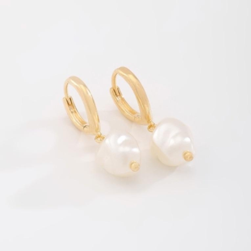 ARGOLINHA COM PÉROLA EM FORMATO ORGÂNICO