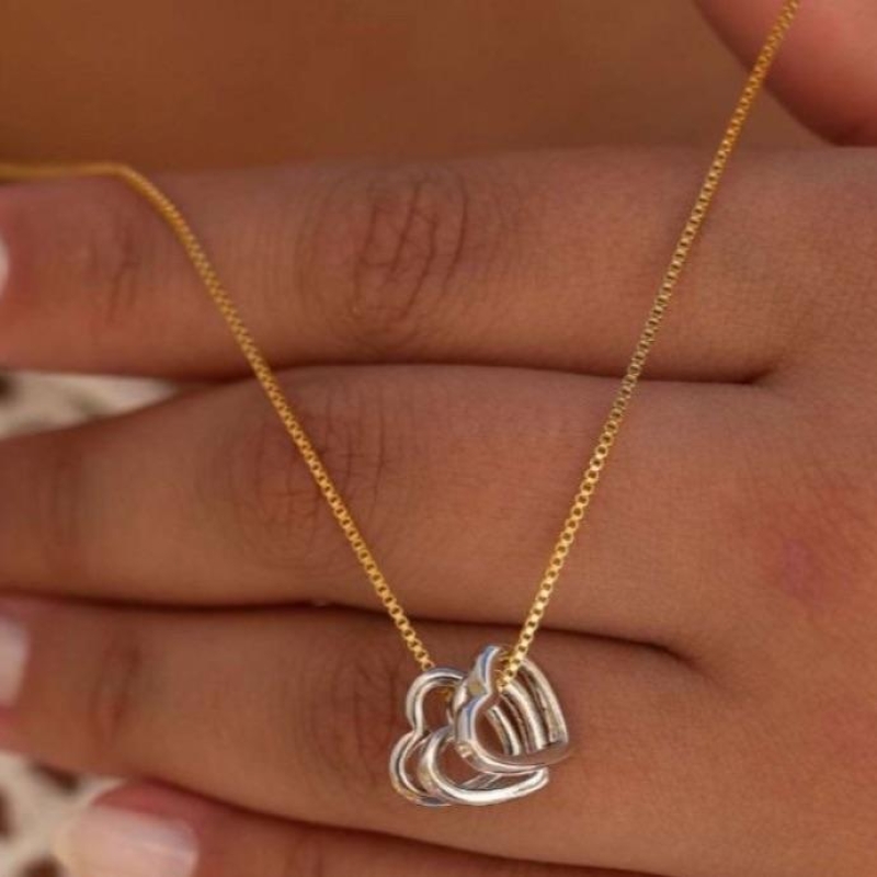 COLAR TRÊS CORAÇÕES