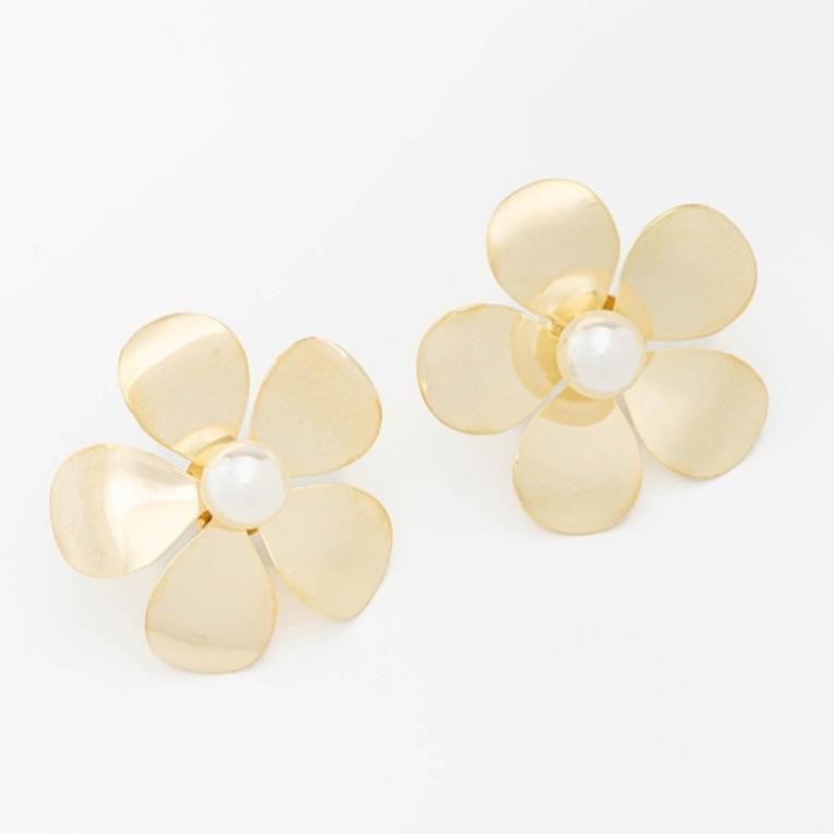 BRINCO FLOR PÉTALAS LISAS MIOLO PÉROLA