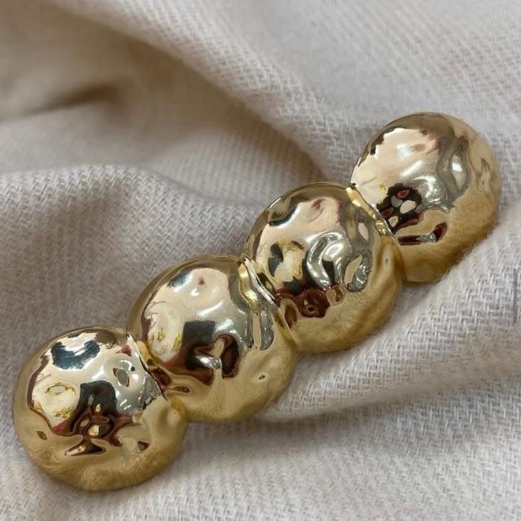 PRESILHA DE CABELO LISA ESFERAS DETALHADAS