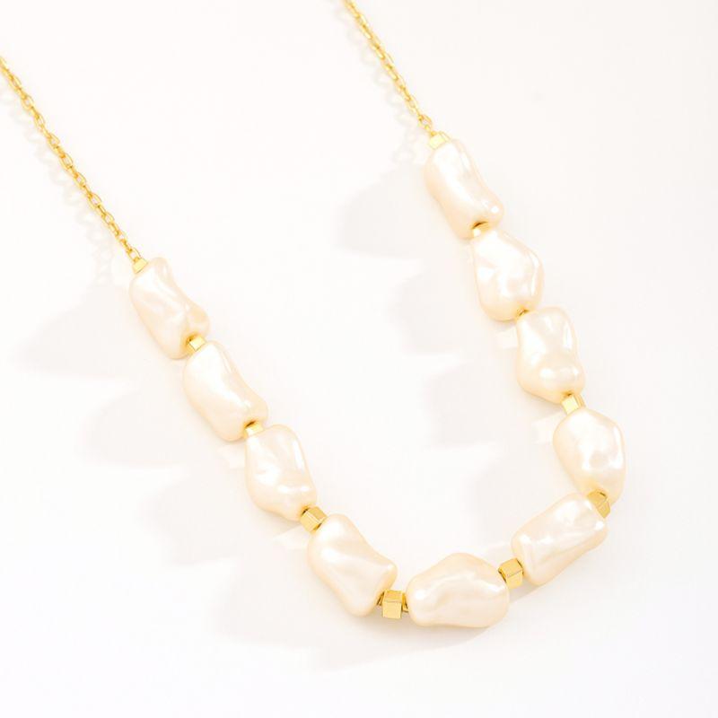 COLAR PÉROLAS COM DETALHES IRREGULARES