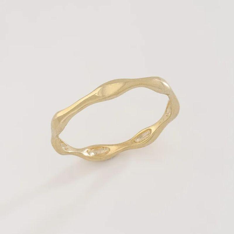 ANEL COM DESIGN ORGÂNICO