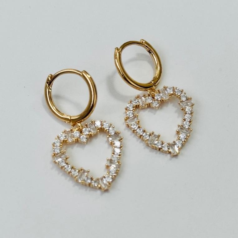 ARGOLINHA PINGENTE CORAÇÃO ZIRCÔNIAS VAZADO