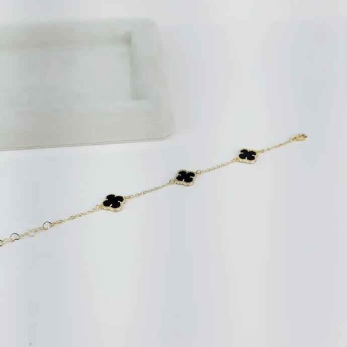 PULSEIRA TREVOS ESMALTADA PRETA