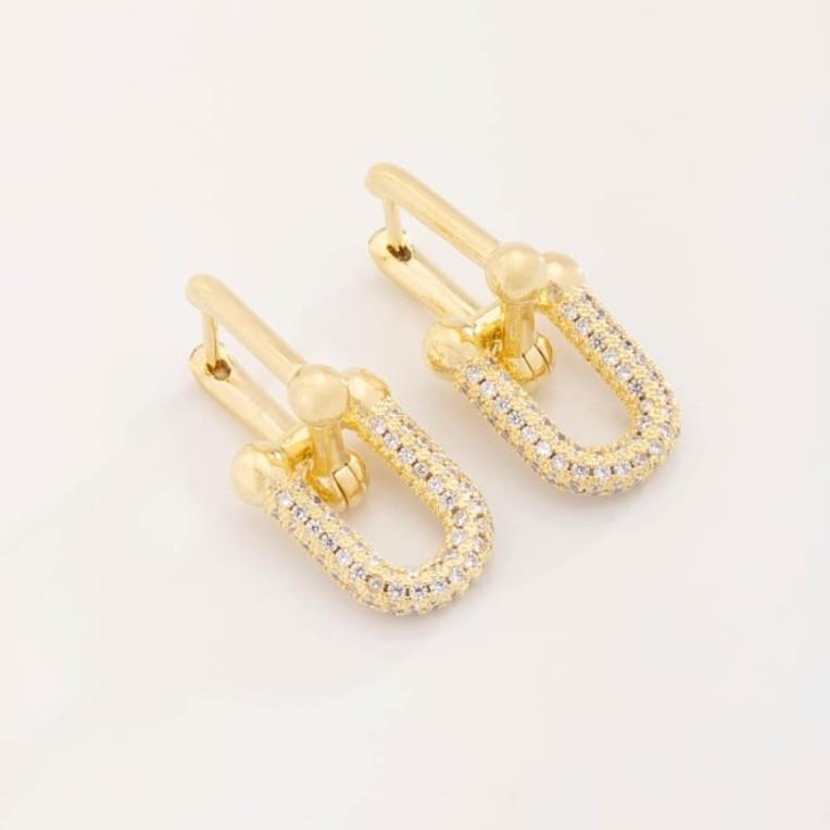 BRINCO INSPIRAÇÃO EM FORMATO DE ELOS E ZIRCÔNIAS