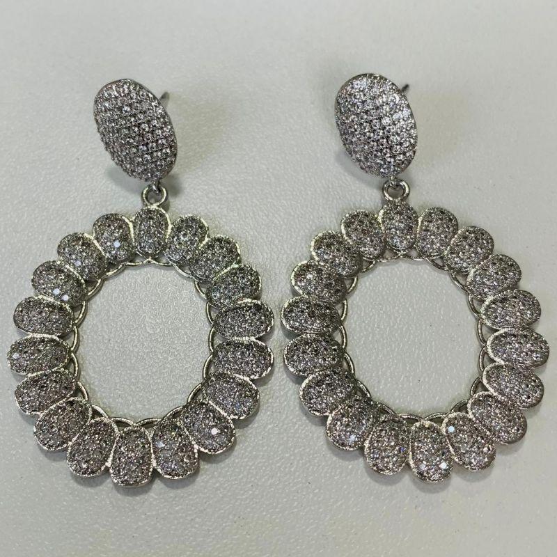 BRINCO FESTA OVAL ZIRCÔNIAS