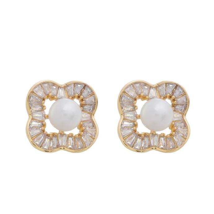 BRINCO TREVO PÉROLA SHELL VOLTA ZIRCÔNIAS BAGUETES